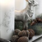 35-Gorgeous-Holiday-Mantel-Decorating-Ideas-with-Pine-cones_03