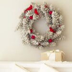 35-Gorgeous-Holiday-Mantel-Decorating-Ideas-with-Pine-cones_16