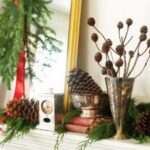 35-Gorgeous-Holiday-Mantel-Decorating-Ideas-with-Pine-cones_35