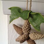 35-Gorgeous-Holiday-Mantel-Decorating-Ideas-with-Pine-cones_37