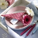 Creative-Elegant-Napkin-Ideas-You-Cant-Screw-Up-For-Any-Occasion111_4