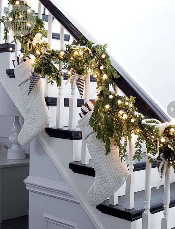 Festive Holiday Staircases and Entryways_13