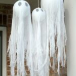 Hanging-Ghosts-halloween-decorations-diy