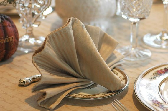 Napkin Folding – Seasonal Ideas For Table Decoration_53