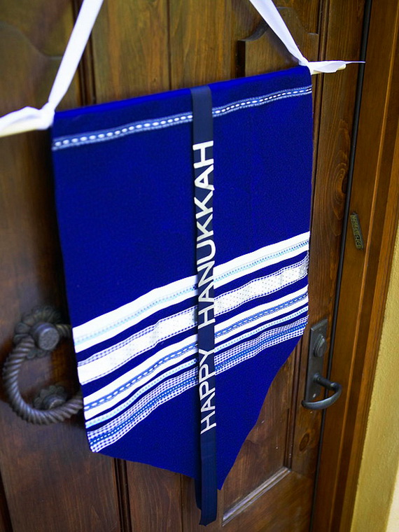 Classic and Elegant Hanukkah decor ideas_08