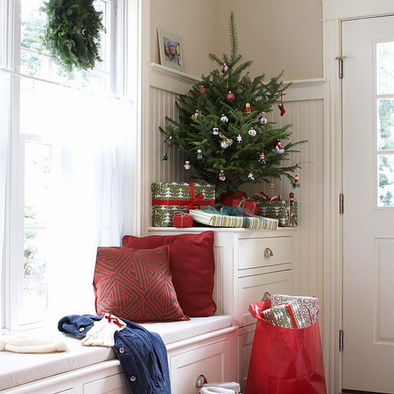 Festive Holiday Decor Ideas for Small Spaces (20)