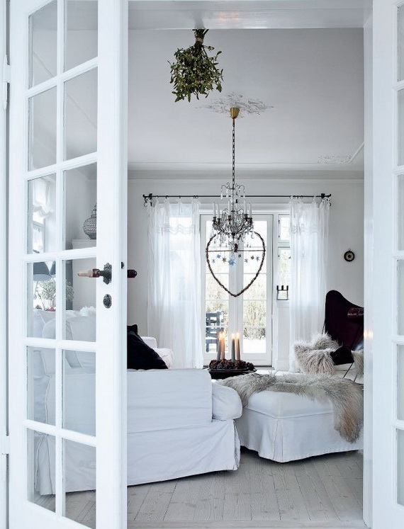 Festive Holiday Decor Ideas for Small Spaces (6)