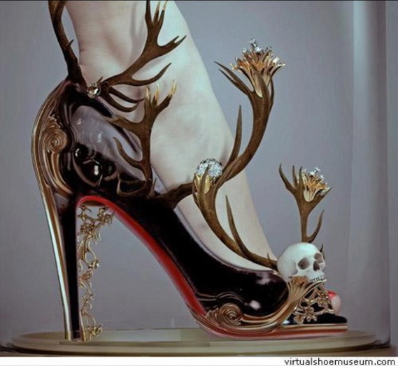 Gorgeous Halloween Wedding Shoes Inspirations For a Spooky Big Day_07