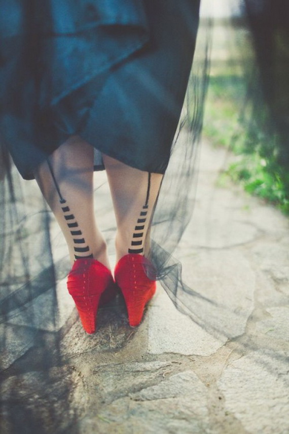 Gorgeous Halloween Wedding Shoes Inspirations For a Spooky Big Day_24