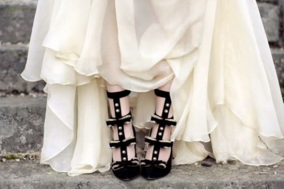 Gorgeous Halloween Wedding Shoes Inspirations For a Spooky Big Day_35