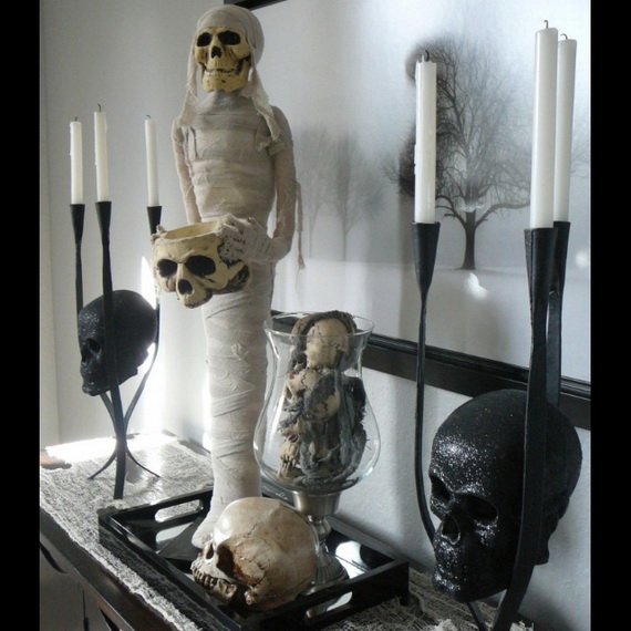 Hauntingly Spooky Dark Interiors Inspired By Halloween_28
