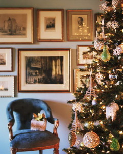 How to Decorate a Christmas Tree Traditionally In Easy Steps - family ...