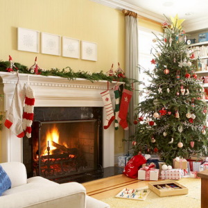 How to Decorate a Christmas Tree Traditionally In Easy Steps - family ...