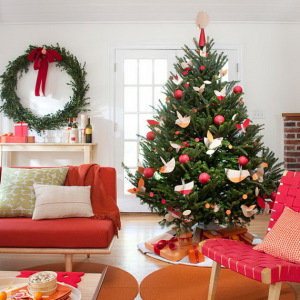 How to Decorate a Christmas Tree Traditionally In Easy Steps - family ...