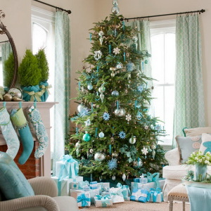 How to Decorate a Christmas Tree Traditionally In Easy Steps - family ...