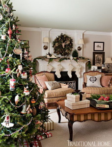 How to Decorate a Christmas Tree Traditionally In Easy Steps