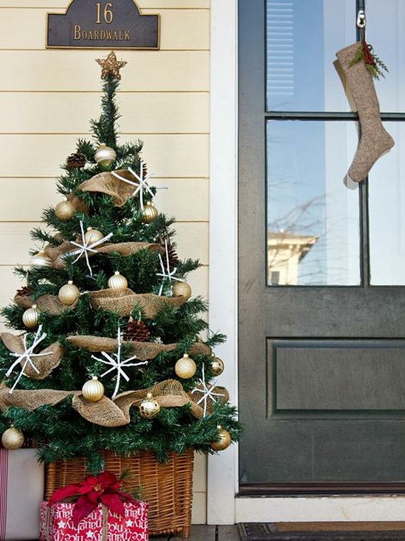 Best ideas for Christmas Door Decorations | Joyfy