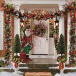 Stunning-Christmas-Front-Door-Décor-Ideas-familyholiday_01