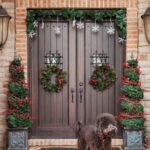 Stunning-Christmas-Front-Door-Décor-Ideas-familyholiday_02