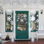 Stunning-Christmas-Front-Door-Décor-Ideas-familyholiday_04
