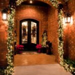 Stunning-Christmas-Front-Door-Décor-Ideas-familyholiday_12