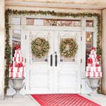 Stunning-Christmas-Front-Door-Décor-Ideas-familyholiday_15