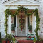 Stunning-Christmas-Front-Door-Décor-Ideas-familyholiday_24