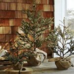 Stunning-Christmas-Front-Door-Décor-Ideas-familyholiday_251