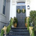 Stunning-Christmas-Front-Door-Décor-Ideas-familyholiday_28
