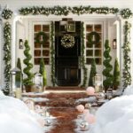 Stunning-Christmas-Front-Door-Décor-Ideas-familyholiday_29