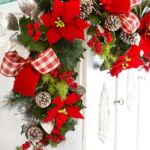 Stunning-Christmas-Front-Door-Décor-Ideas-familyholiday_35