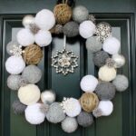 Stunning-Christmas-Front-Door-Décor-Ideas-familyholiday_41