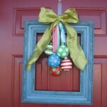 Stunning-Christmas-Front-Door-Décor-Ideas-familyholiday_42