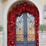 Stunning-Christmas-Front-Door-Décor-Ideas-familyholiday_43