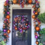 Stunning-Christmas-Front-Door-Décor-Ideas-familyholiday_47