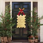 Stunning-Christmas-Front-Door-Décor-Ideas-familyholiday_49