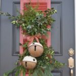 Stunning-Christmas-Front-Door-Décor-Ideas-familyholiday_50
