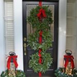 Stunning-Christmas-Front-Door-Décor-Ideas-familyholiday_52