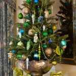 Traditional-And-Unusual-Christmas-Tree-Décor-Ideas_02