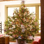 Traditional-And-Unusual-Christmas-Tree-Décor-Ideas_16