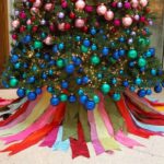 Traditional-And-Unusual-Christmas-Tree-Décor-Ideas_22