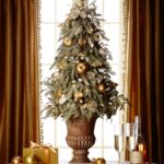 Traditional-And-Unusual-Christmas-Tree-Décor-Ideas_25