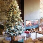 Traditional-And-Unusual-Christmas-Tree-Décor-Ideas_27