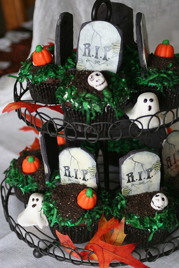 Whimsical Spooky Halloween Table Decoration Wedding Ideas _24