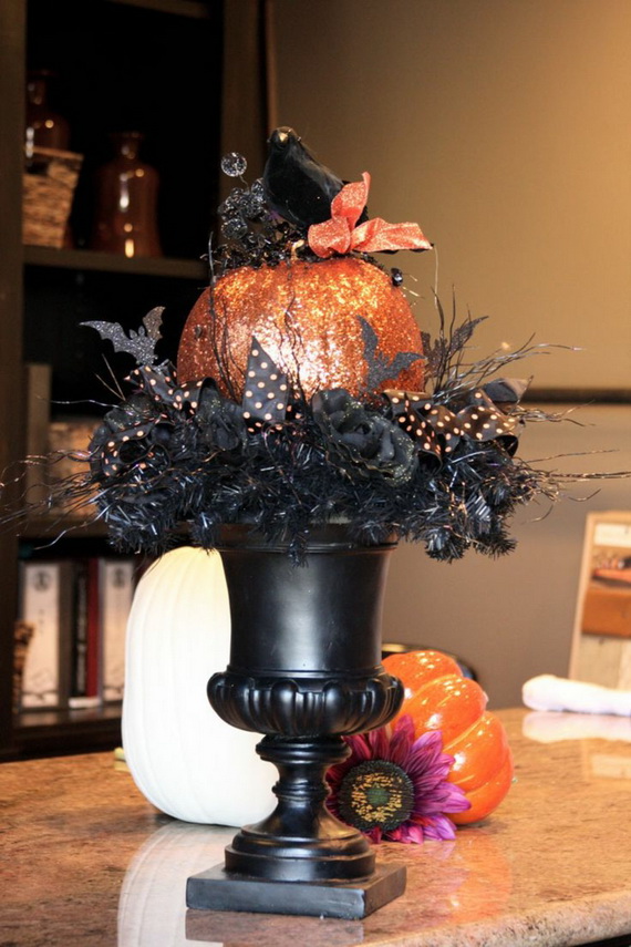 Whimsical Spooky Halloween Table Decoration Wedding Ideas _37