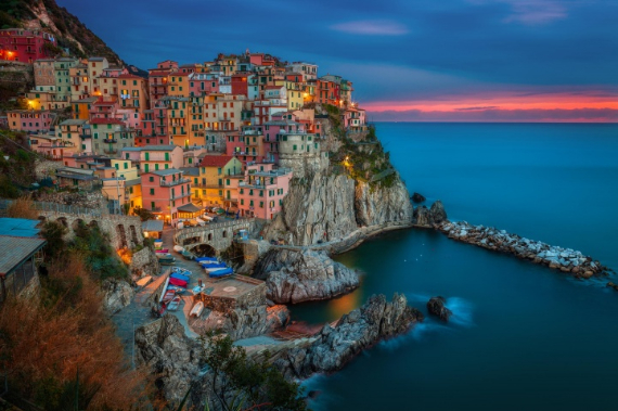 Riomaggiore An Incredible cliff-Side Village In Italy (15)