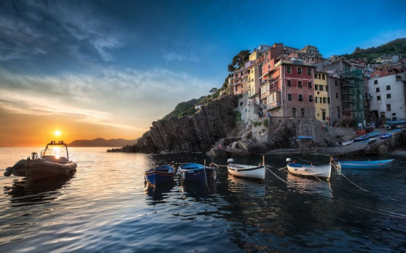 Riomaggiore An Incredible cliff-Side Village In Italy (16)