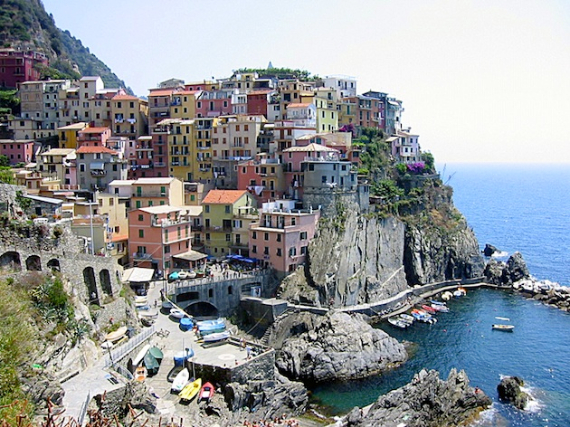Riomaggiore An Incredible cliff-Side Village In Italy (2)