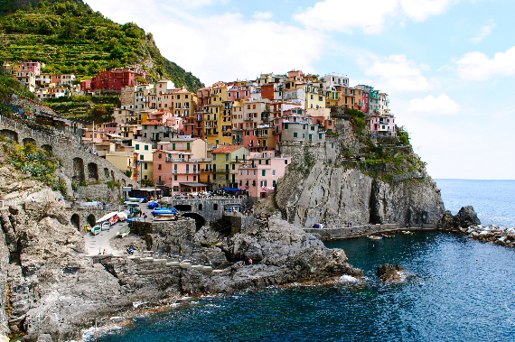 Riomaggiore An Incredible cliff-Side Village In Italy (24)