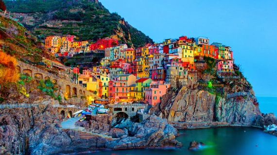 Riomaggiore An Incredible cliff-Side Village In Italy (27)